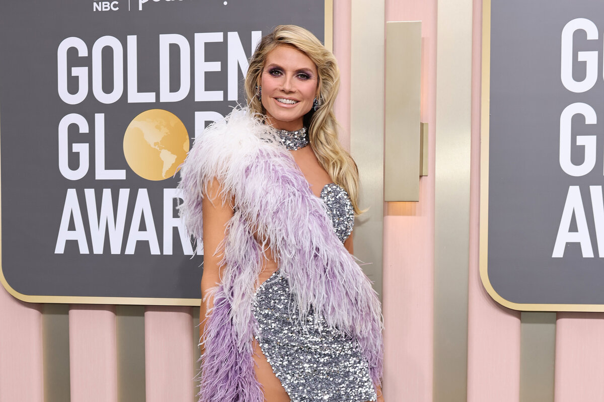     Хайди Клум в сияющем мини и перьях произвела фурор на красной дорожке «Золотого глобуса-2023»
