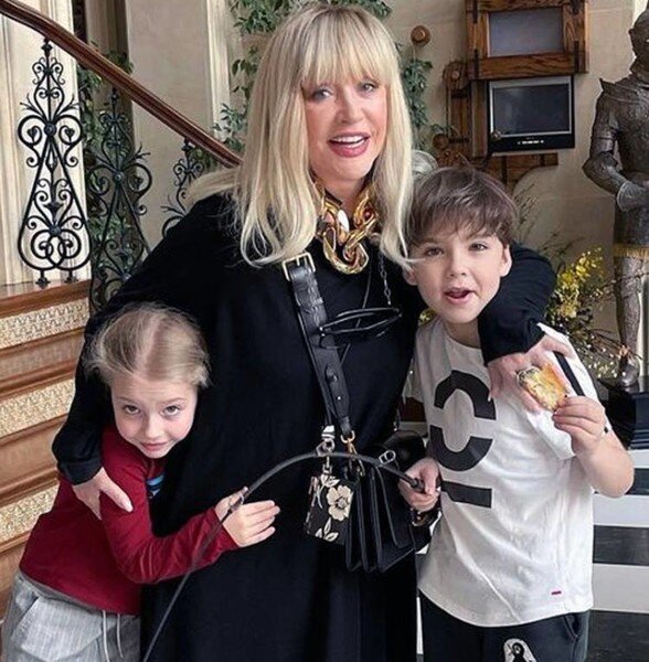    Алла Пугачева с детьми Социальные сети