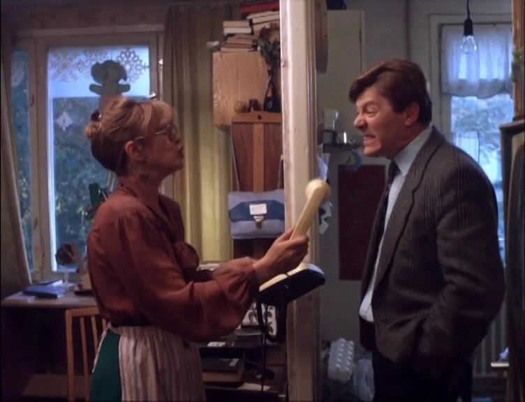 Кадр из фильма «Ты у меня одна» (1993). Скриншот.