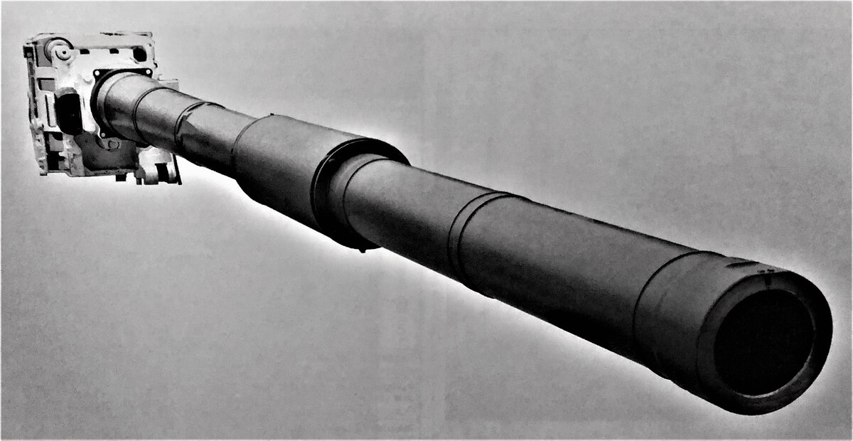 Основное вооружение -125мм гладкоствольная пушка 2А46М-пусковая установка