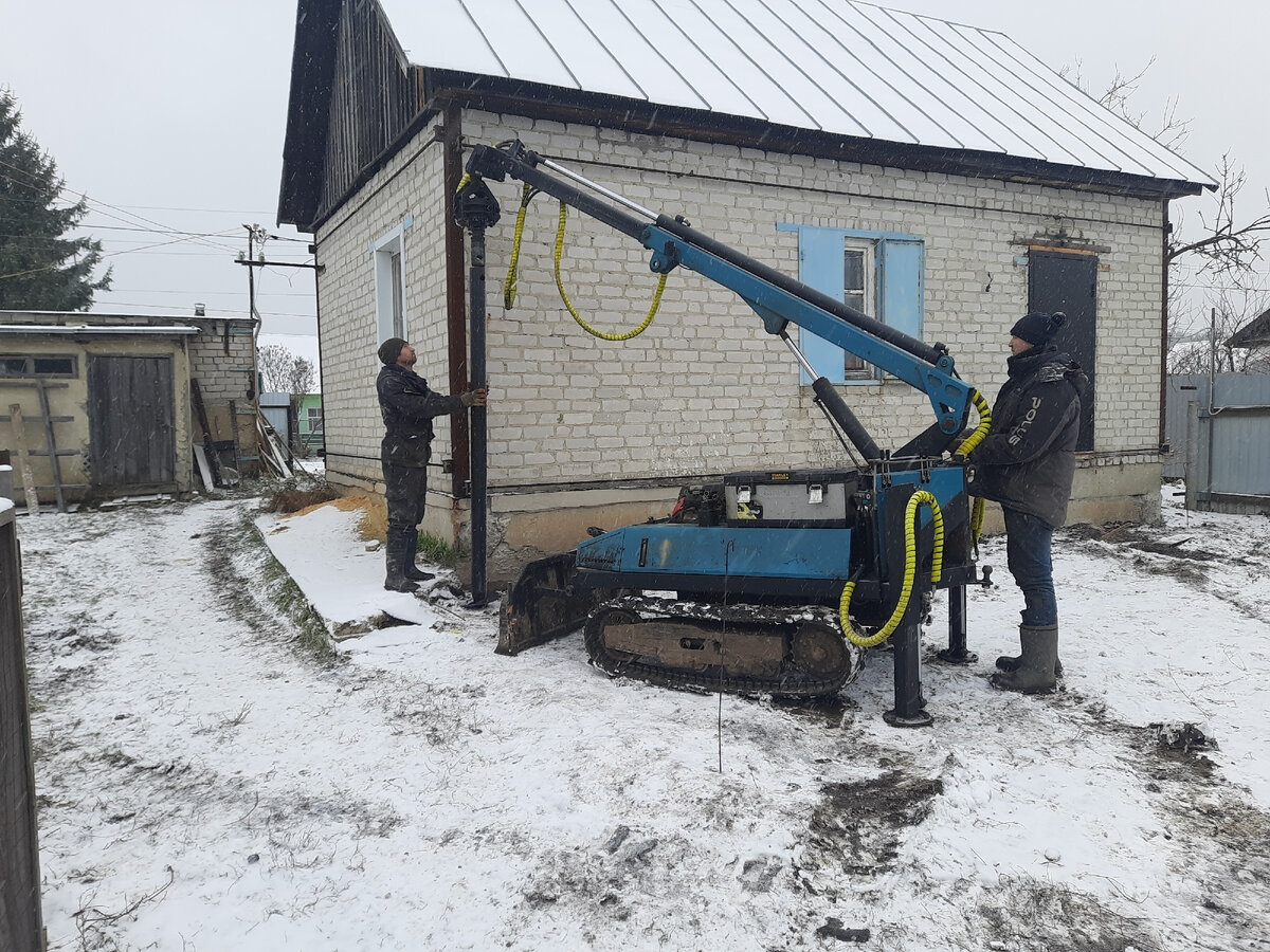 Каркасная пристройка к кирпичному дому на винтовых сваях | Некарточный Дом  | Проектируем и строим каркасные дома | Дзен