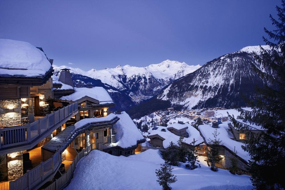 Знаменитый курорт хорош в любое время суток. Открытый источник.