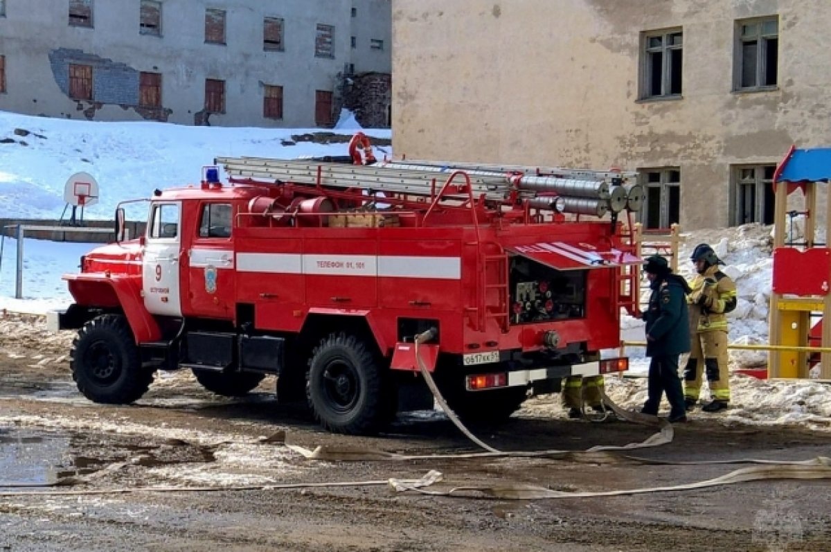    В Островном на пожаре спасли человека