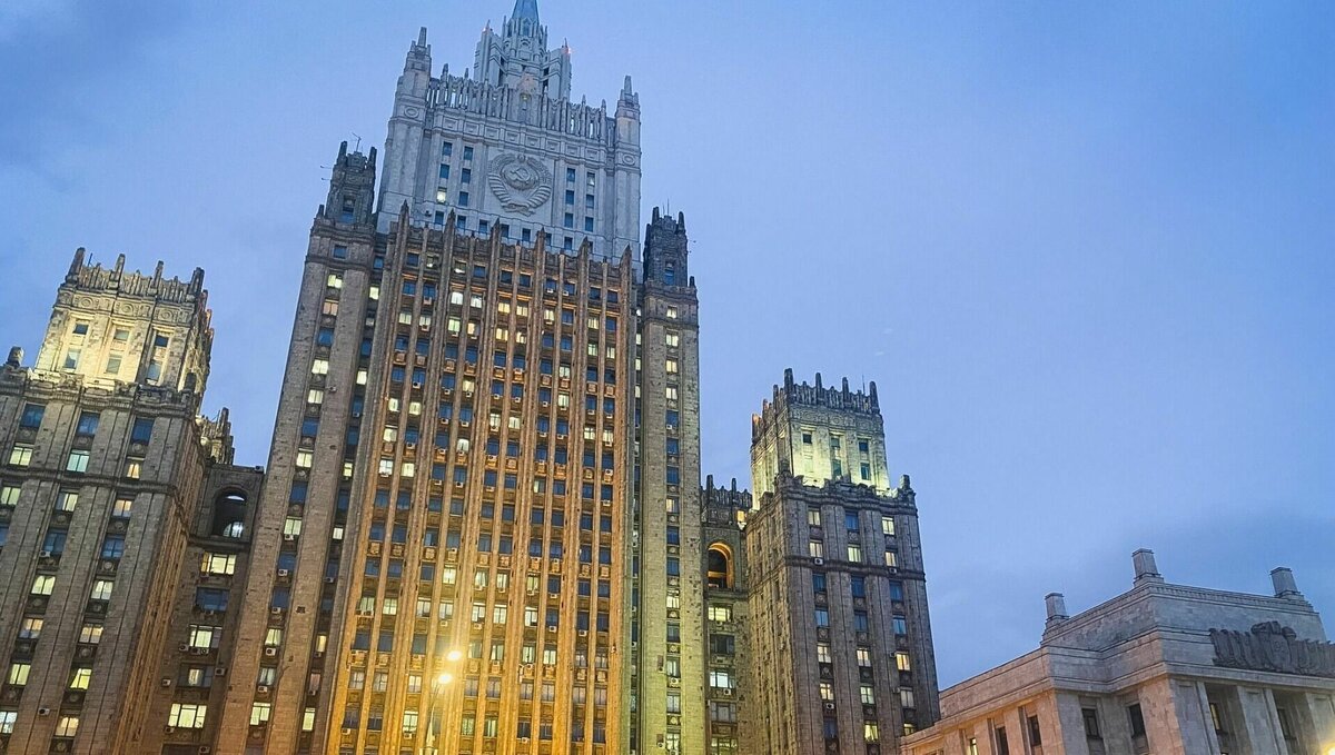     Официальный представитель МИД РФ Мария Захарова в ходе брифинга назвала неприемлемой для РФ поддержку Турцией «формулы мира» президента Украины Владимира Зеленского. По ее словам, это не будет способствовать поиску оптимальных путей урегулирования кризиса.