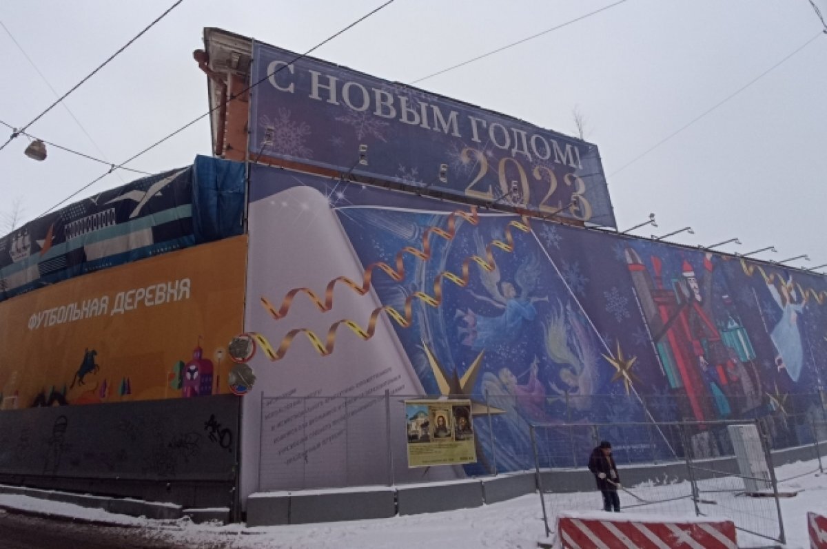    На Конюшенной площади Петербурга откроют платную автостоянку с охраной