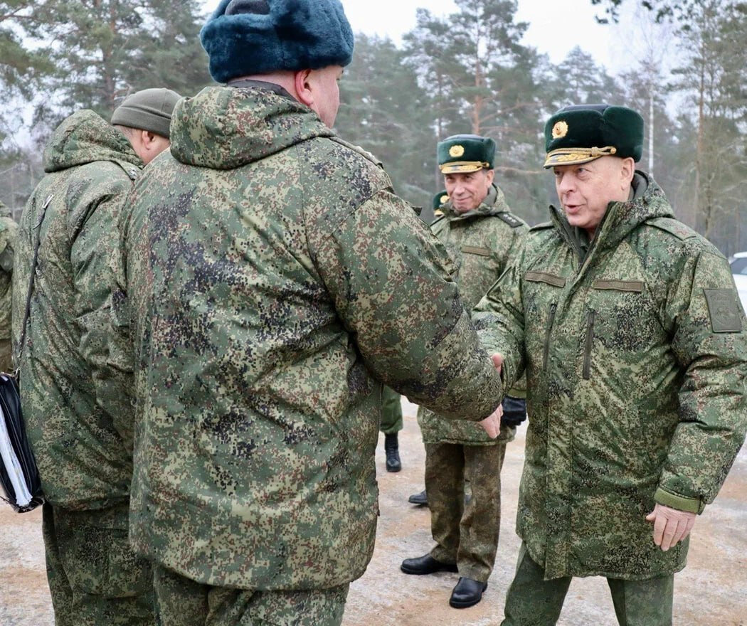 Встречают с хлебом-солью. В Белоруссию приехал главком Сухопутных войск  России Салюков | Фонтанка.ру | Дзен