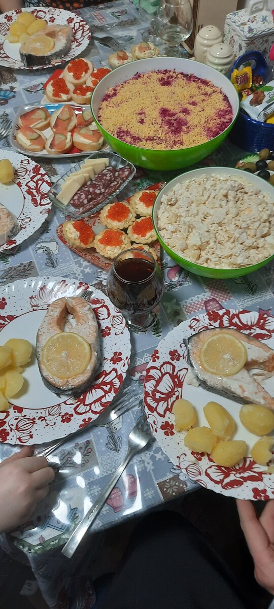 Ношу скромный стол