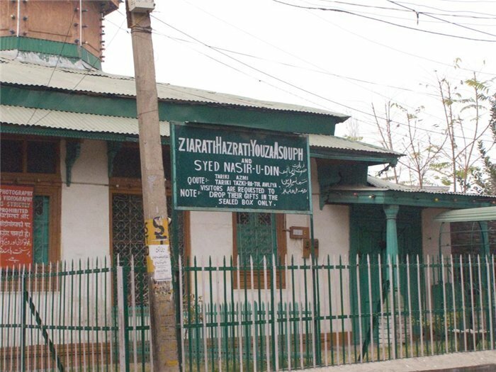 Из Яндекса. Именно в этом доме находится гробница Иссы. 