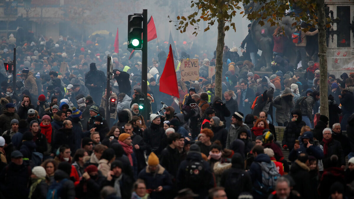 Митинг во франции фото