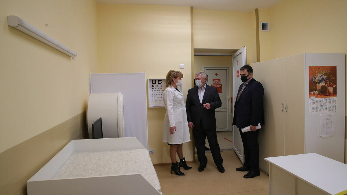     Губернатор Ростовской области Василий Голубев попросил главу федерального Минстроя Ирека Файзуллина помочь с финансированием реконструкции БСМП Таганрога, об этом сообщили в пресс-службе донского правительства.