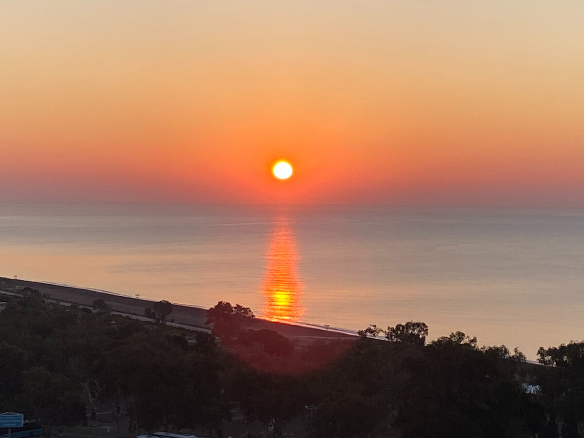 Каждое утро я встречала рассвет над Средиземным морем... Фото автора