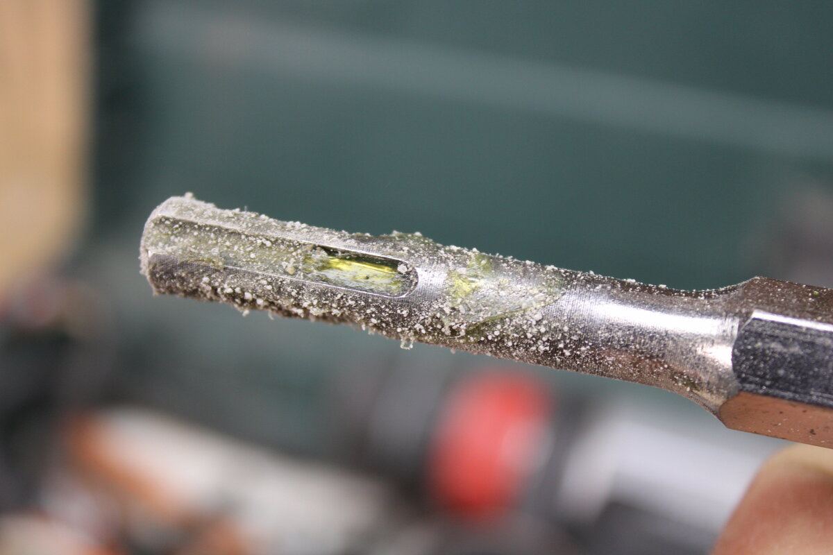 "Хочешь угробить перфоратор, больше не вздумай смазывать бур" - Так мне ...