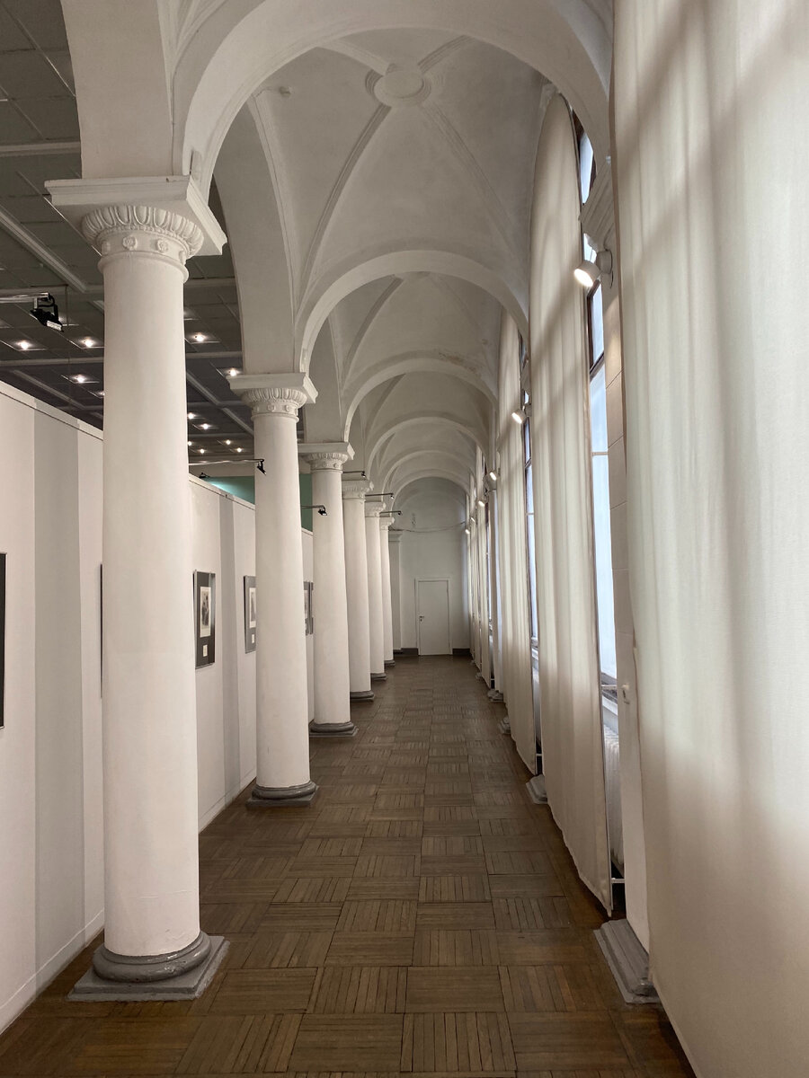 Фото автора. До войны в музее была биржа, в интерьерах это угадывается 