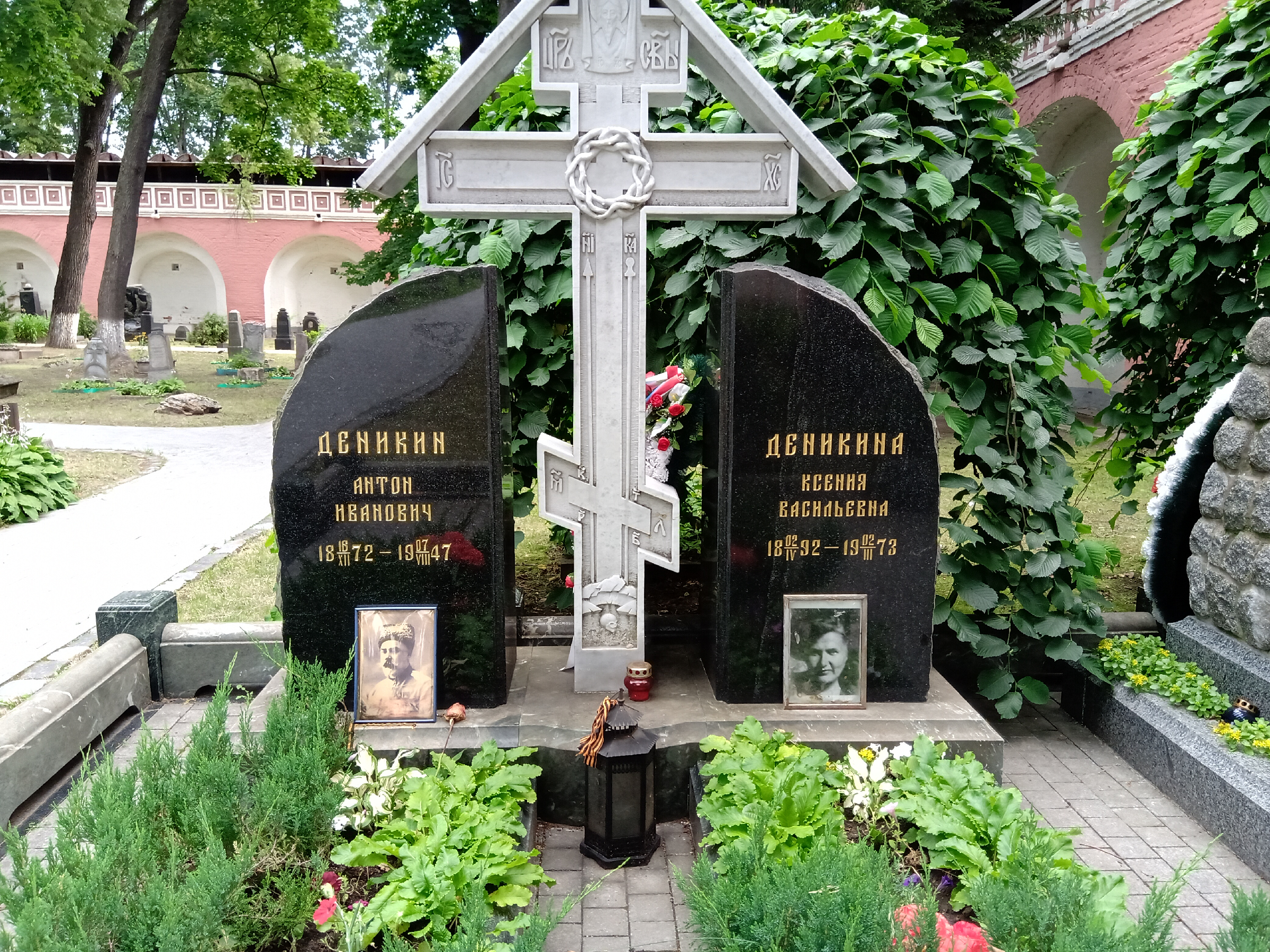 Донской монастырь похоронены