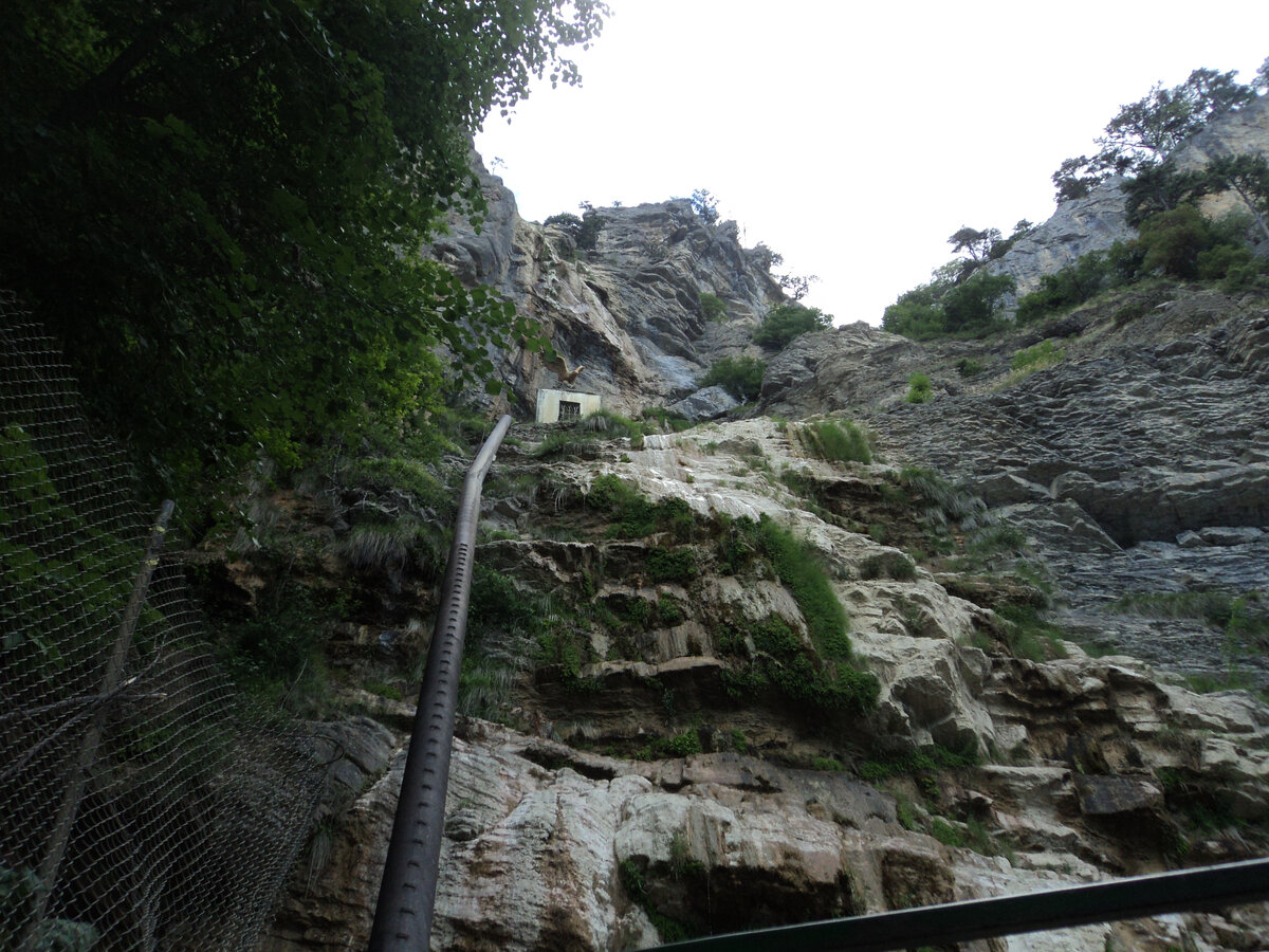 Пересохший водопад Учан-Су (фото из личного архива автора)