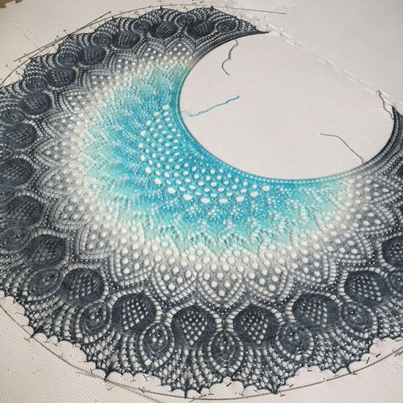 Схема шали чертополох. Шаль шотландский чертополох. Шаль шотландский чертополох дизайнер Anne-Lise Maigaard. Шаль Готлиб чертополох. Шаль-фишю шотландский чертополох.