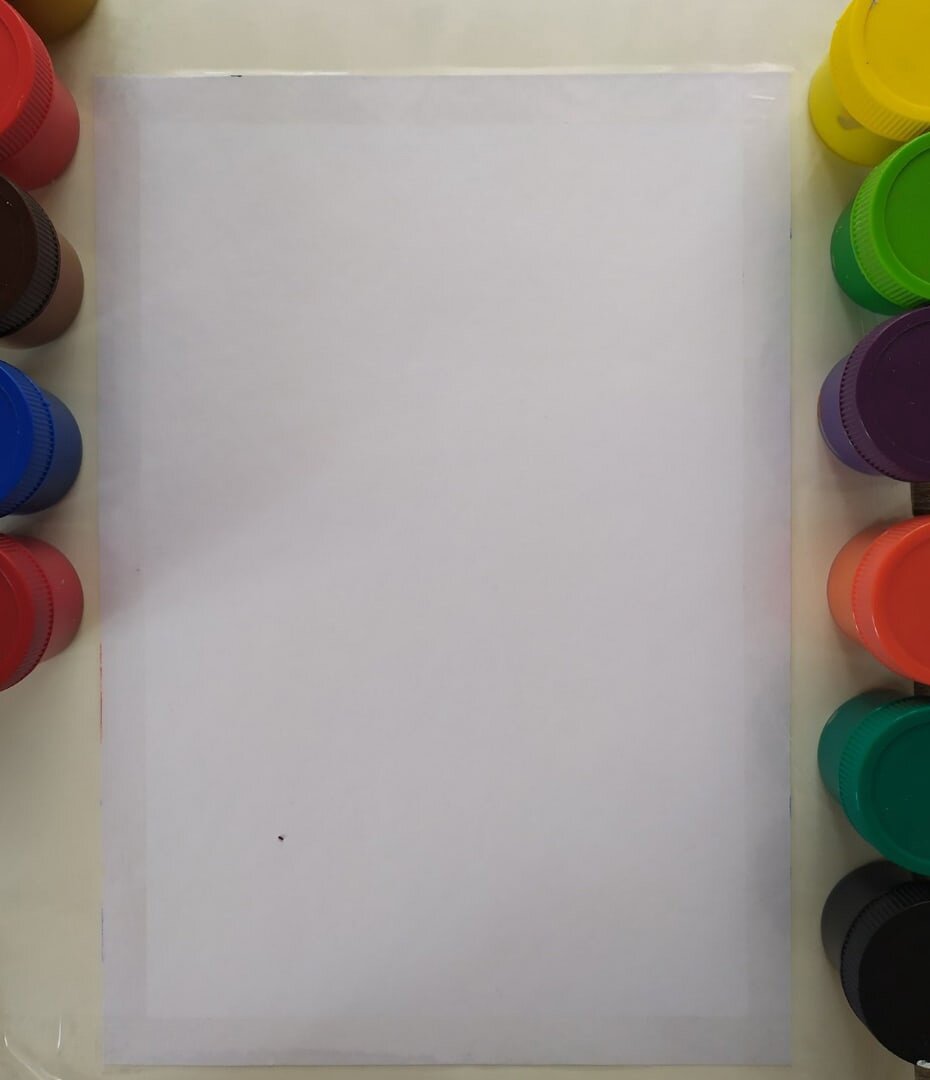 Обклеиваем по периметру скотчем - это будет рамка!