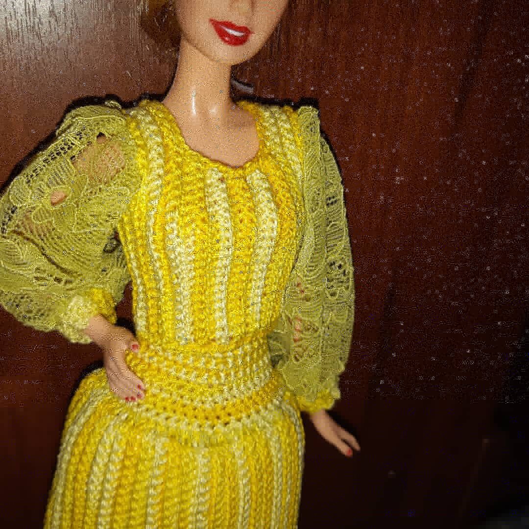 Кофта с ажурными рукавами