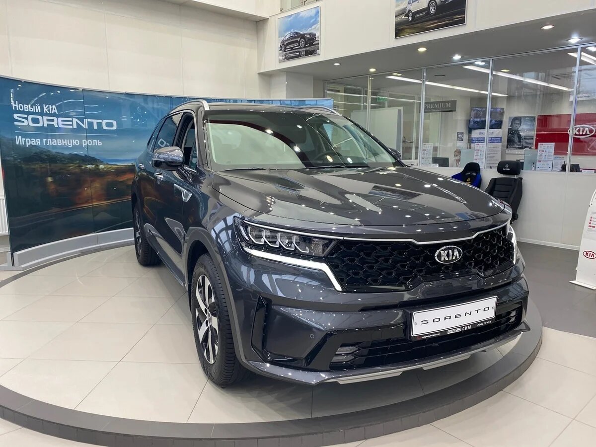 KIA Sorento в салоне дилера