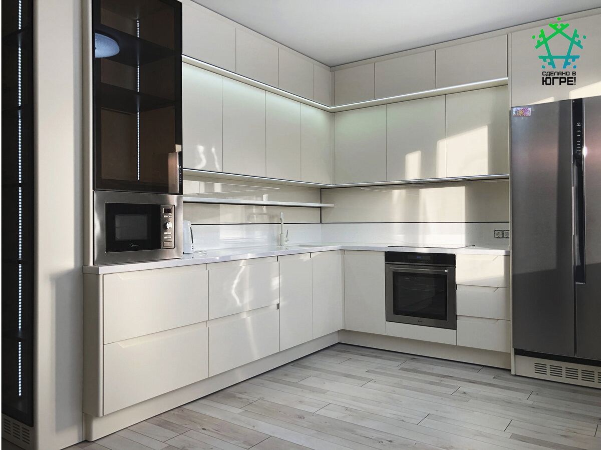 Кухня изготовлена в начале этого года. В качестве материалов внешней отделки и фасадной части выбран МДФ 16, 19 и 22мм, в покраске.