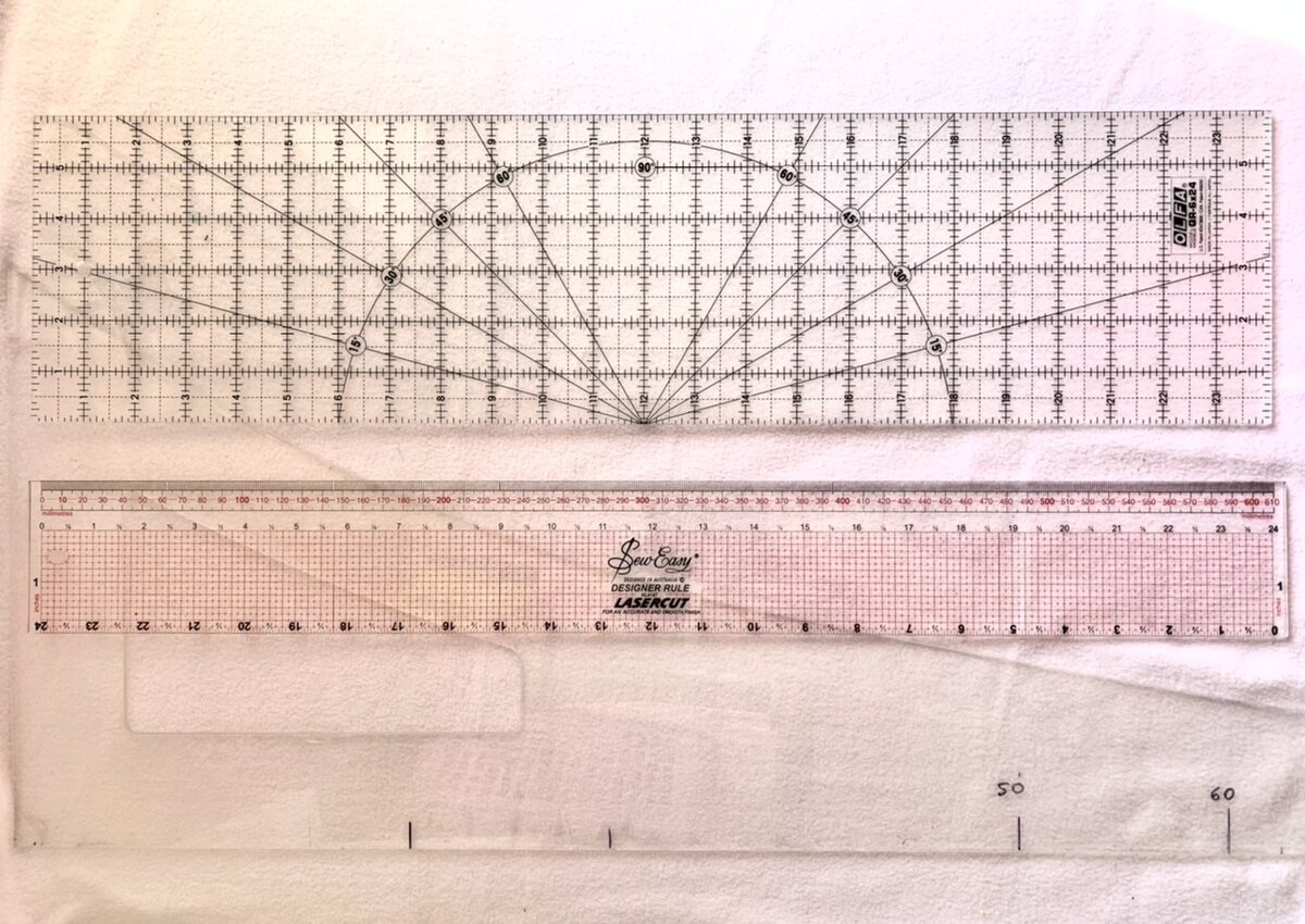 Угольную до сих пор использую при крое обычных вещей- постельное, полотенца.