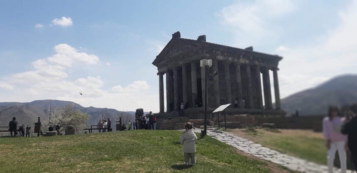 Языческий храм Гарни, построенный в 1 веке н.э.