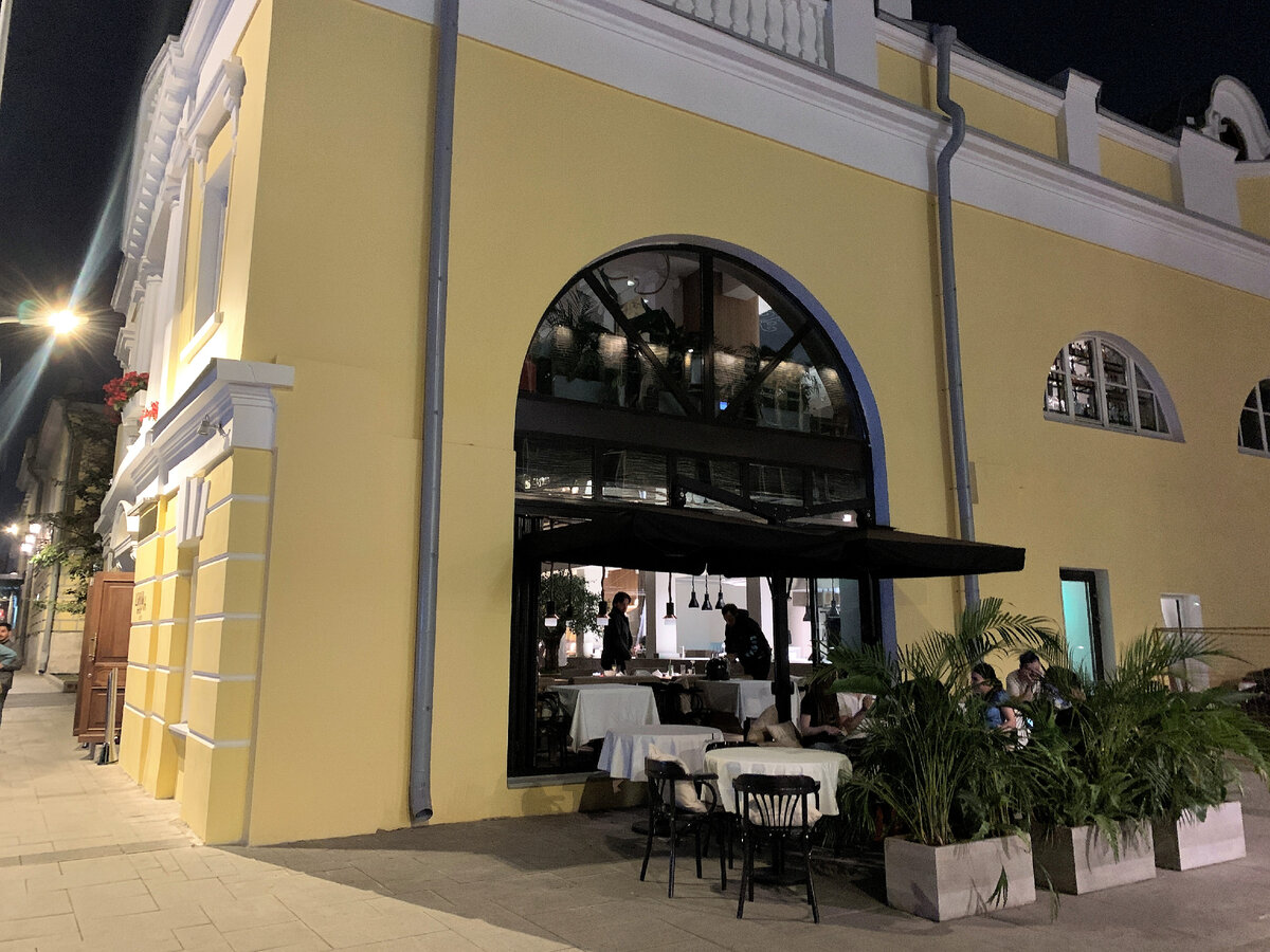 Особняк на Тверском бульваре. Летняя веранда (визит был в конце августа)