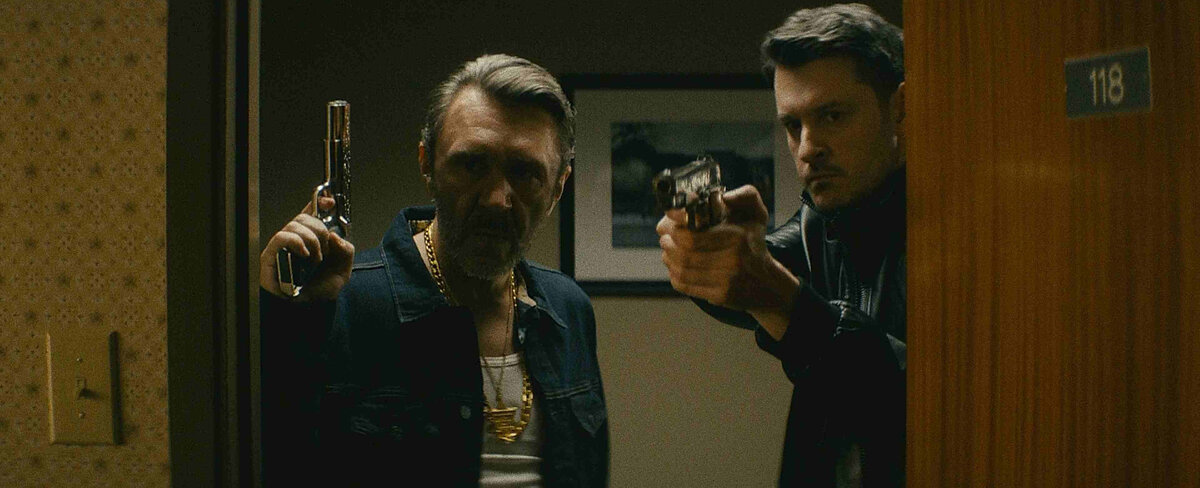 Никто 2021. Режиссер: Илья Найшуллер. Кинокомпания 87North Productions, Odenkirk Provissiero Entertainment, Eighty Two Films, Perfect World Pictures