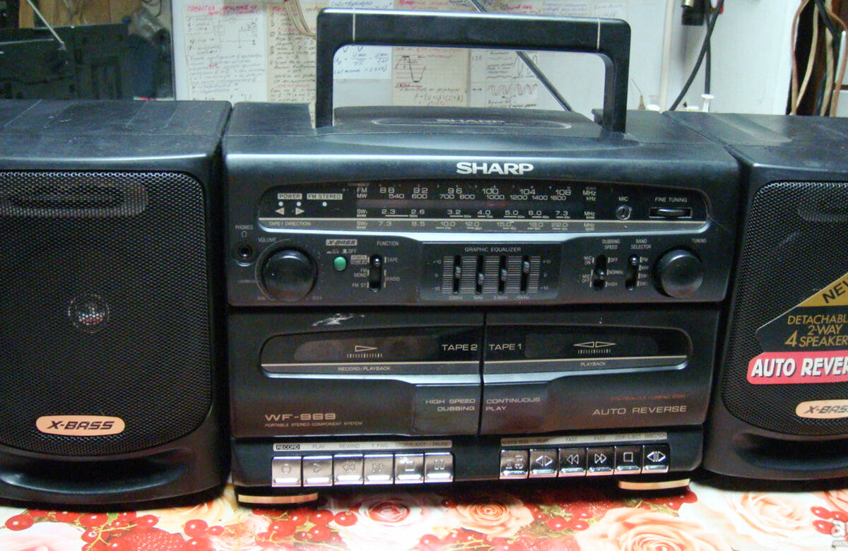 Наши соседи всегда слушали \"хорошую музыку\", хотели они этого или нет ...