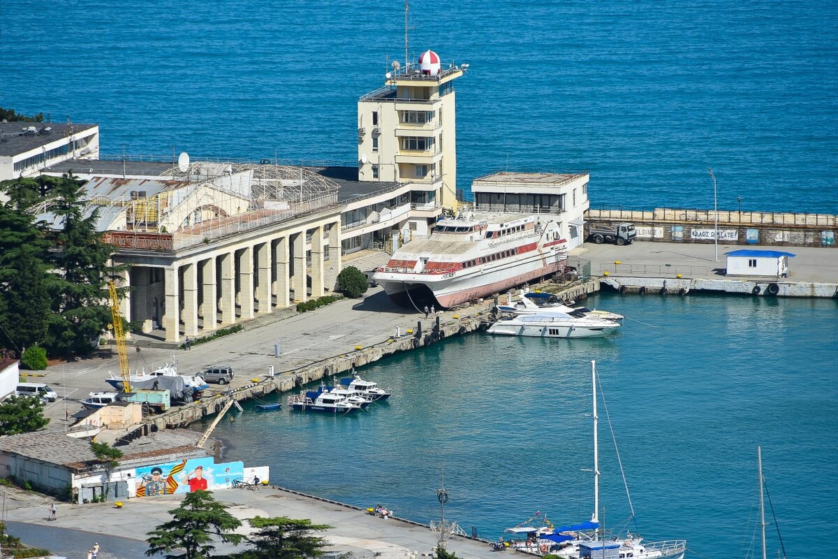 Столица крымского. Симферополь столица Крыма. Ялта порт. Столица Крыма фото. Симферополь столица Крыма фото.