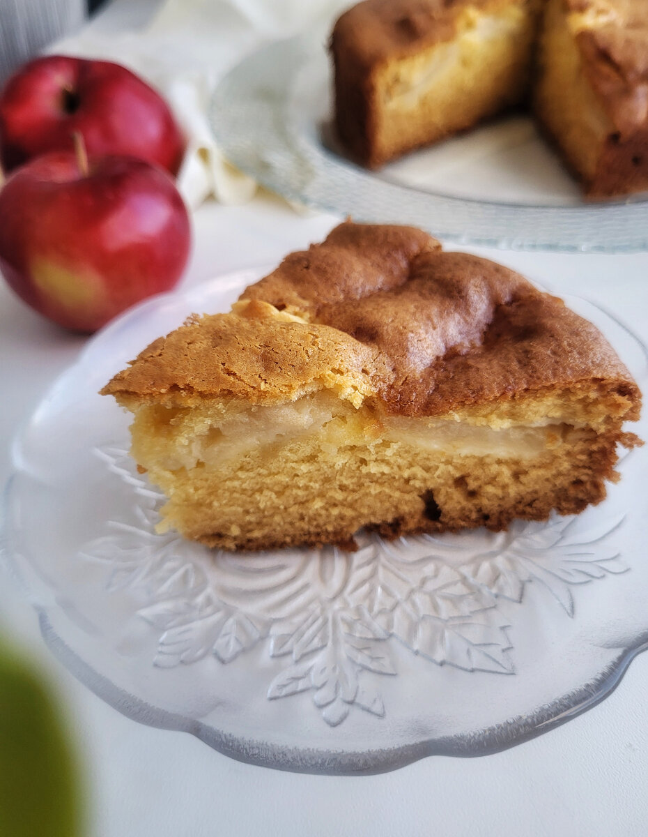 Пирог с яблоками на сметане. Нежный, влажный и вкусный. Очень простой в приготовлении.
