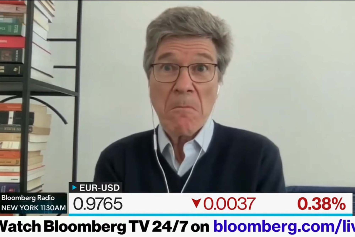 Джеффри Сакса на кадре из трансляции Bloomberg.