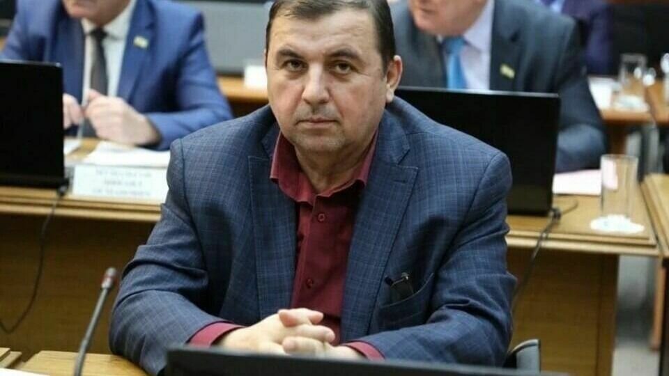     Микаил Алиев и его сын Алихан могут быть причастны к покушению на руководителя движения «Антилирика» в Ингушетии, об этом NewsTracker рассказал информированный источник.