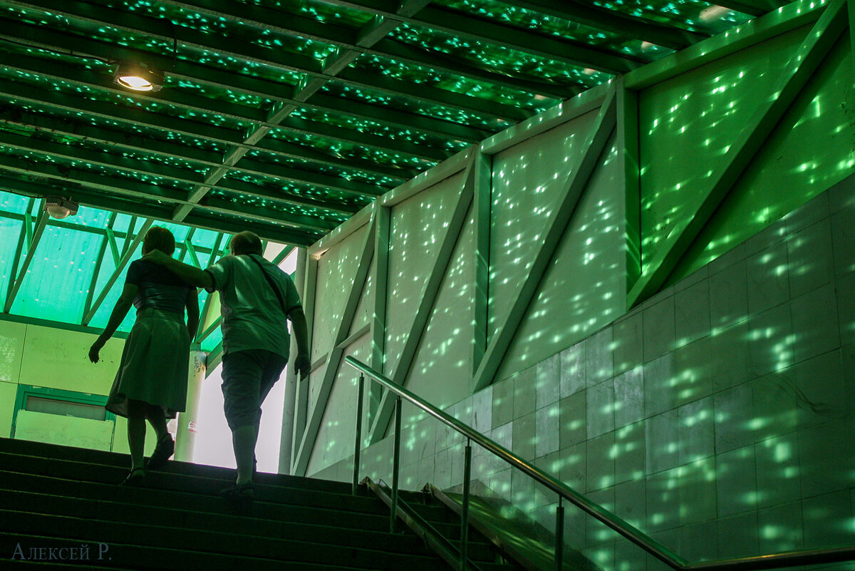 Переход, 2013.  Canon EOS D60; EF 20-35/2,8L (35x1,6=56 mm); 1/100; f/5; ISO 400