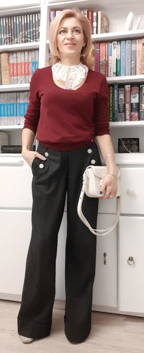 Джемпер и брюки из секонд-хэнда.