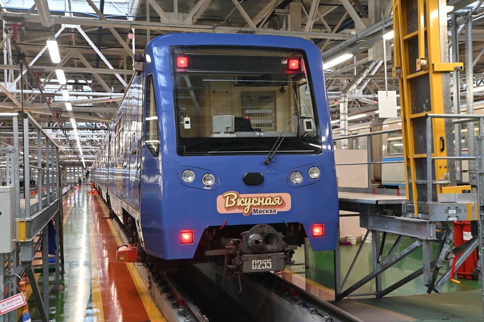     Ещё один тематический поезд на Арбатско-Покровской линии - «Вкусная Москва». Фото: mos.ru