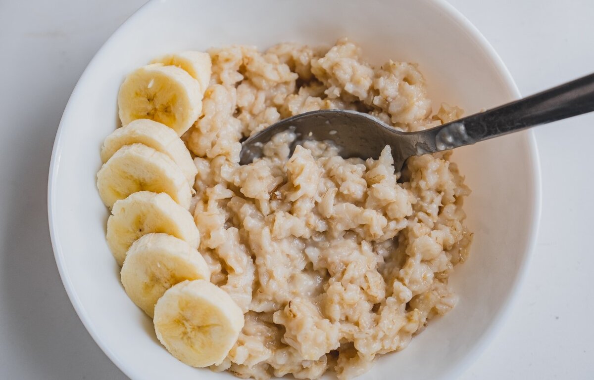 Чай, английский завтрак или пряный с корицей — ваша овсянка может иметь столько же вкусов, сколько и ваша коллекция чая