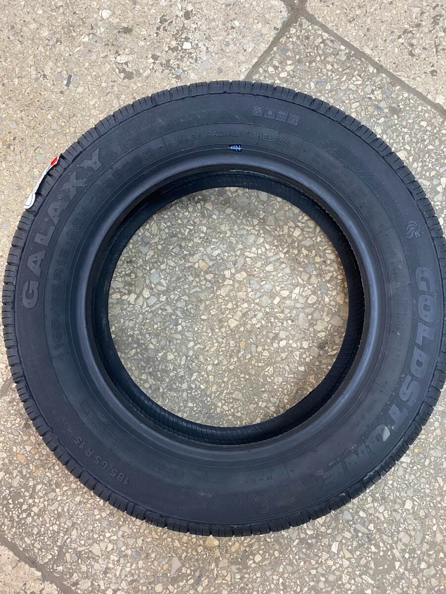 Боковина не смотрится дешево, но есть видимый облой. 