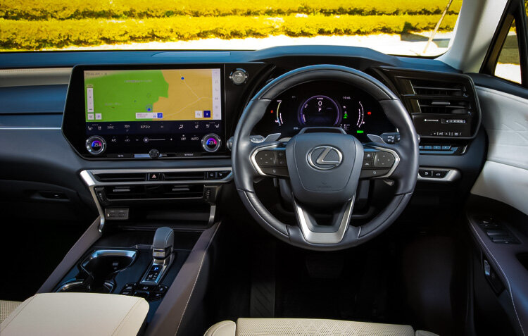 Хорошие отзывы владельцев о Lexus IS I. Инновационный, динамичный и экономичный двигатель