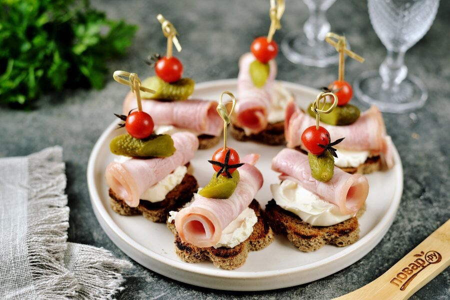 Канапе с беконом