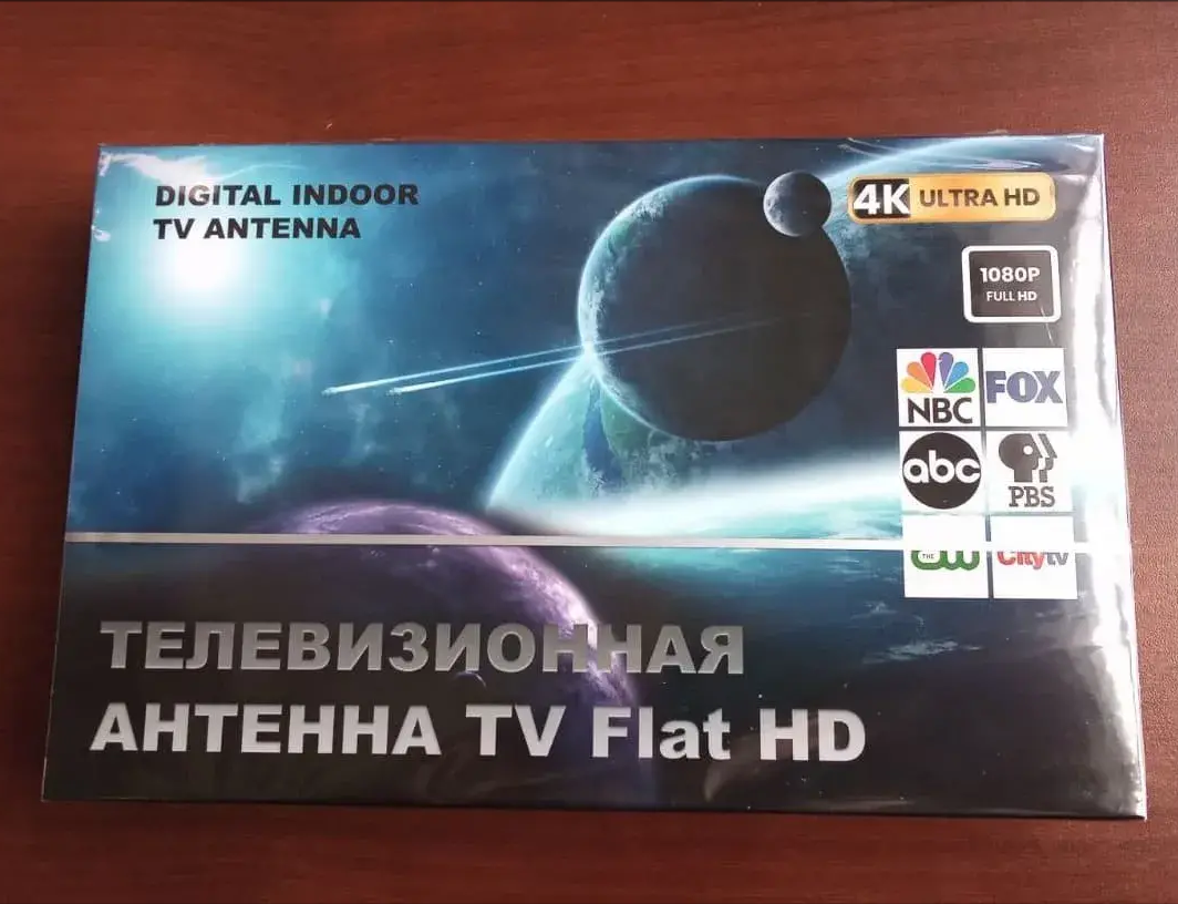 Цифровой ресивер подключается буквально за пару минут: кабель вставляется в телевизор и все! Подходит для всех типов телевизоров (старые, ЖК, плазма).

Настраивается на прием каналов ресивер сам, его не нужно вертеть и искать спутники или вышки цифрового телевещания. Он определяет лучший сигнал каждую 1 миллисекунду, и если один спутник уходит, то он сразу же перенастраивается на другой спутник или вышку цифрового вещания.

«Перепрыгивания» с одного источника сигнала на другой совсем не заметно, изображение всегда ровное и четкое – лучше, чем у триколора даже.