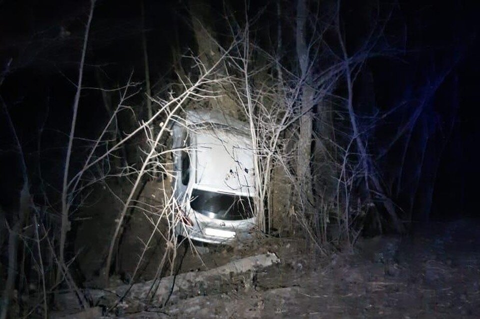     В Липецке Ниссан вылетел в кювет  Пресс-служба ГИБДД Липецкой области.