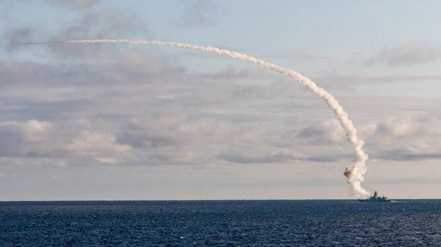 «Заставим уважать»: военный эксперт рассказал о реальных ракетных запасах РФ