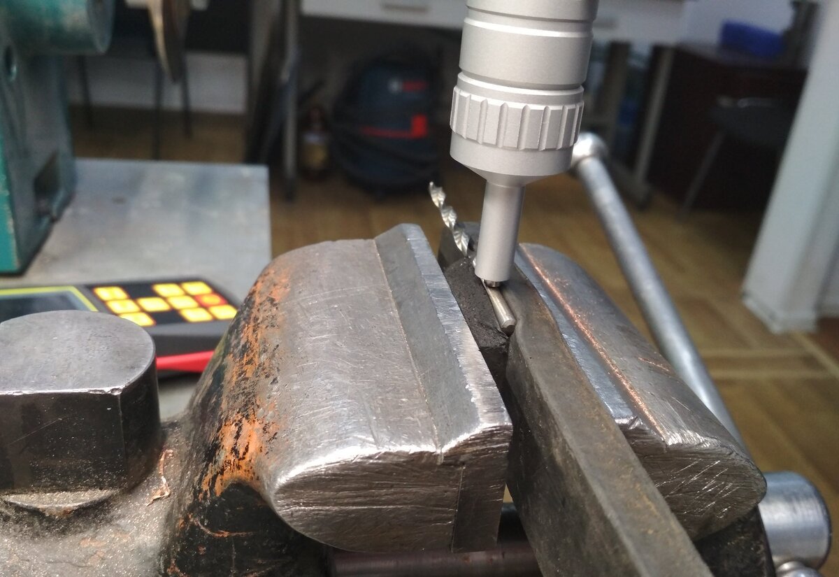 Замеры твердости сверла ультразвуковым твердомером ТКМ-459С