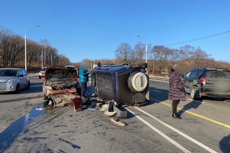     Машины разбиты в хлам.  УМВД России по Приморскому краю