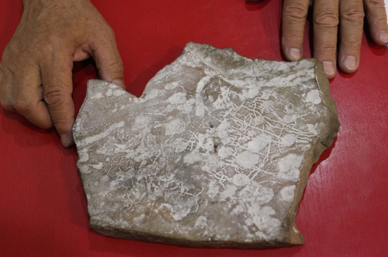 Улан-удэнец Дмитрий Багадаев расшифровал надписи на камне, который переходил из поколения в поколение в его семье. Древний камень является реликвией рода. На нем сделаны загадочные надписи в виде рун.-2