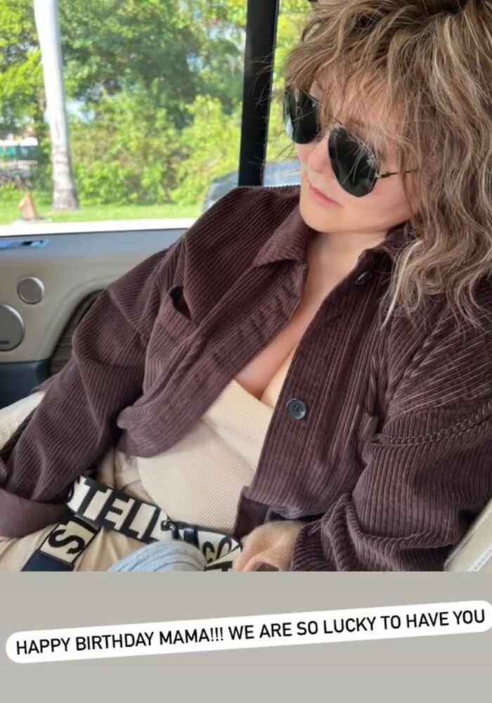    Дарина Эрвин поздравила маму с днем рожденияСоцсети Дарины Эрвин