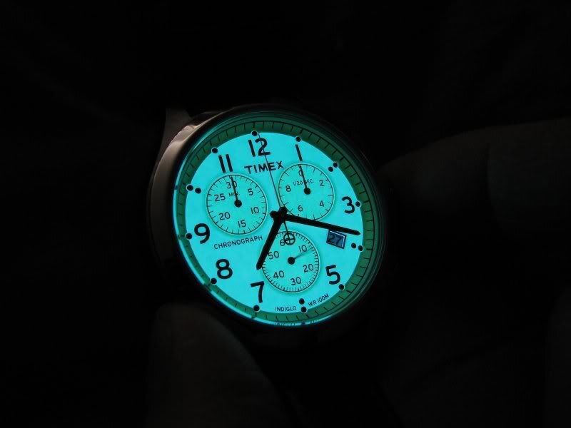 Ночью часов в 12 по тверскому. Подсветка Indiglo Timex. Подсветка часов Таймекс. Часы Таймекс с подсветкой индиго. Часы Timex с подсветкой стрелок.