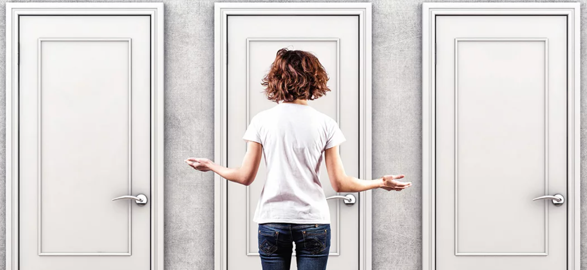 Снятся двери к чему это. К чему снится стук в окошко. К чему снится дверь. К чему во сне открытые ворота. Снятся двери к чему это.