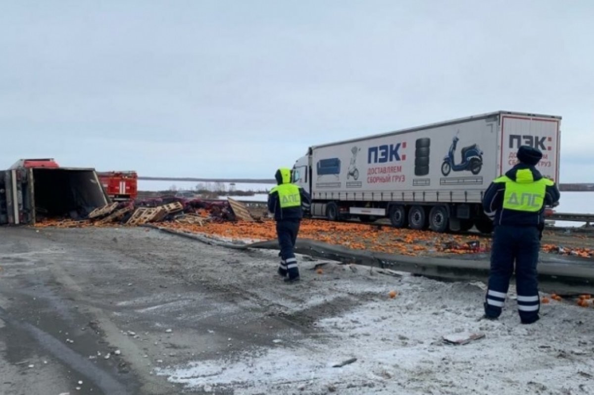    Стали известны подробности ДТП, из-за которого на М-5 рассыпались мандарины